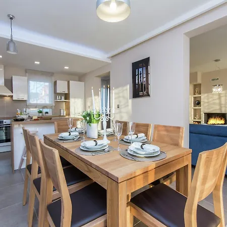 Villa With Private Heated Pool Debeljak