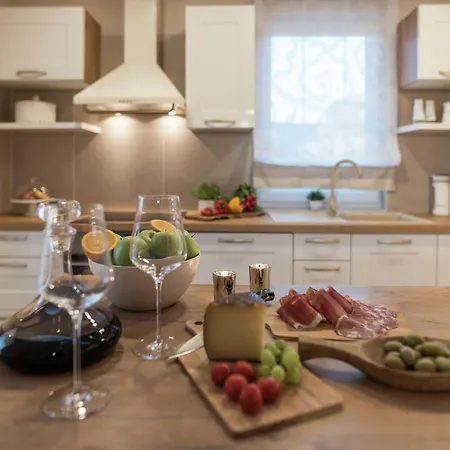 Villa With Private Heated Pool *