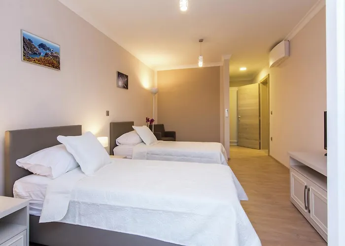 Villa With Private Heated Pool *