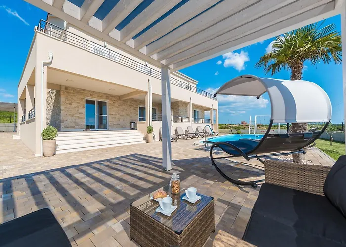 Villa With Private Heated Pool Debeljak