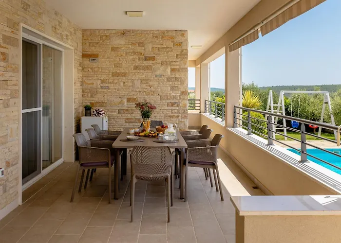 Villa With Private Heated Pool