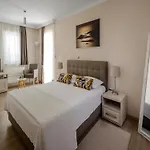 Villa With Private Heated Pool *