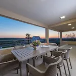 Villa With Private Heated Pool *