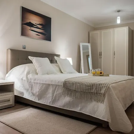 Lovely In With Heated Private Pool Debeljak