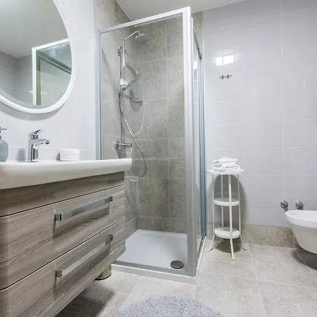 With Private Heated Pool ヴィラ Debeljak