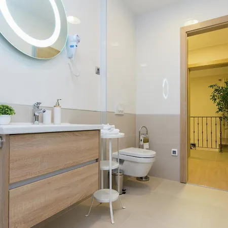 With Private Heated Pool * Debeljak