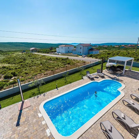 Lovely In With Heated Private Pool Vila