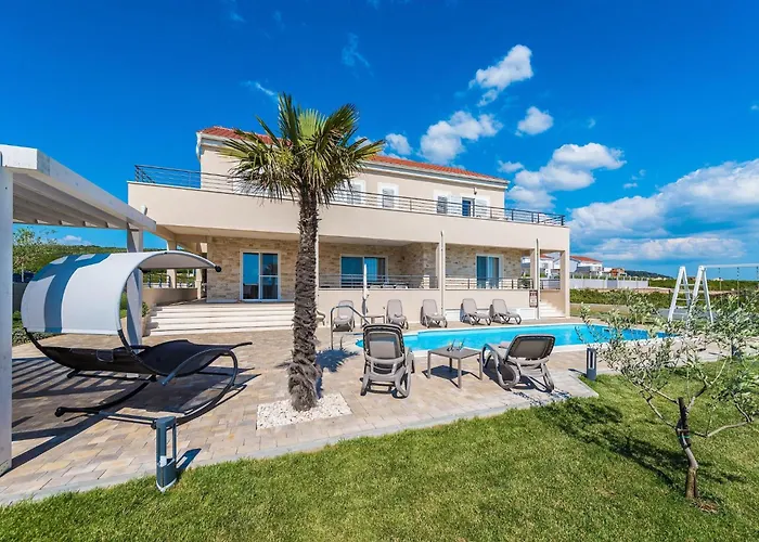 With Private Heated Pool * Debeljak