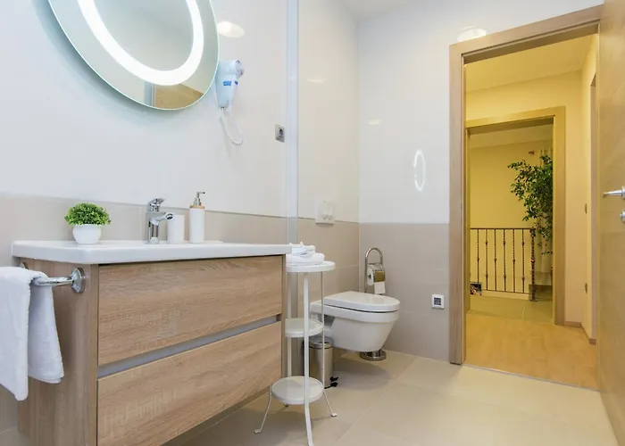 With Private Heated Pool * Debeljak